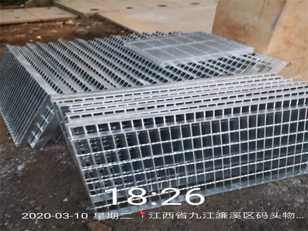 玻璃鋼格柵生產(chǎn)車(chē)間及產(chǎn)品